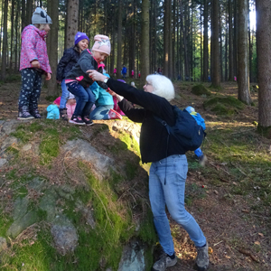 Spielen im Wald